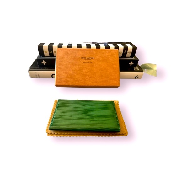 🍀🌴Louis Vuitton Vintage Green Epi 6 Ring Key Holder🍀🌴 - Picture 3 of 10